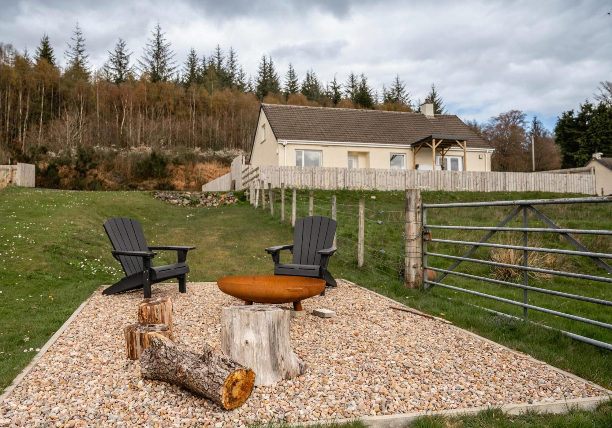 Loch Ness Cottage Форт-Огастус Екстер'єр фото